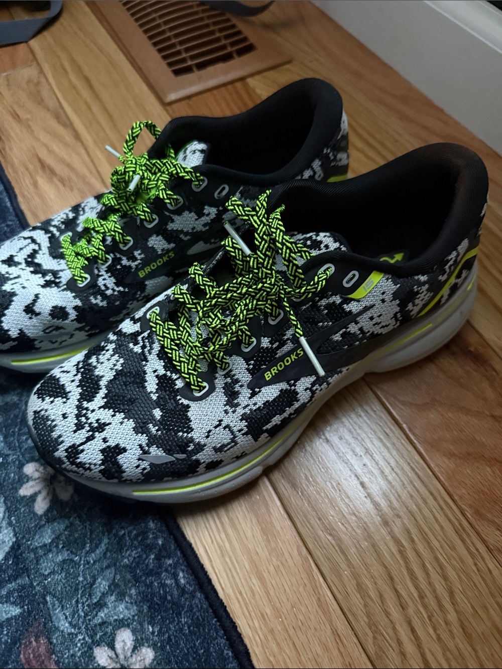 Brooks Men’s  Sneakers - Black, White & Neon Yellow Laces - Size 7.5